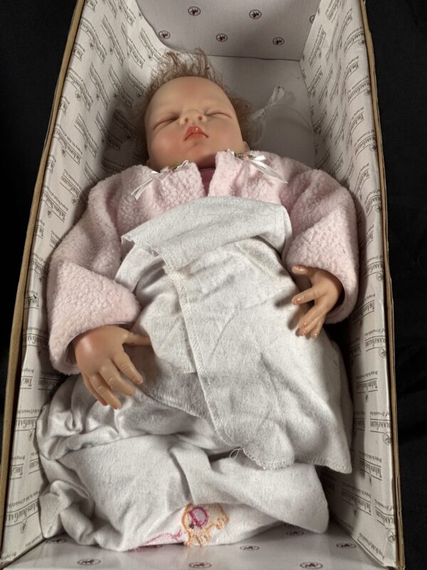 Item#29 (The Ashton - Drake Galleries Doll) - Image 7