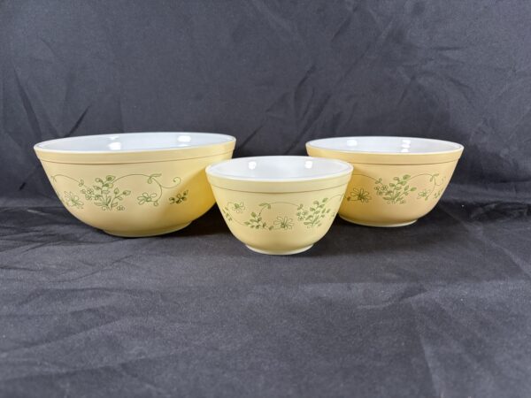 Item#26(Pyrex Bowels)